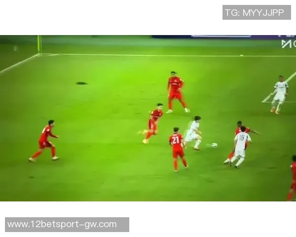 海港意外失球陈威扑救失误傅欢自摆乌龙陷入被动局面